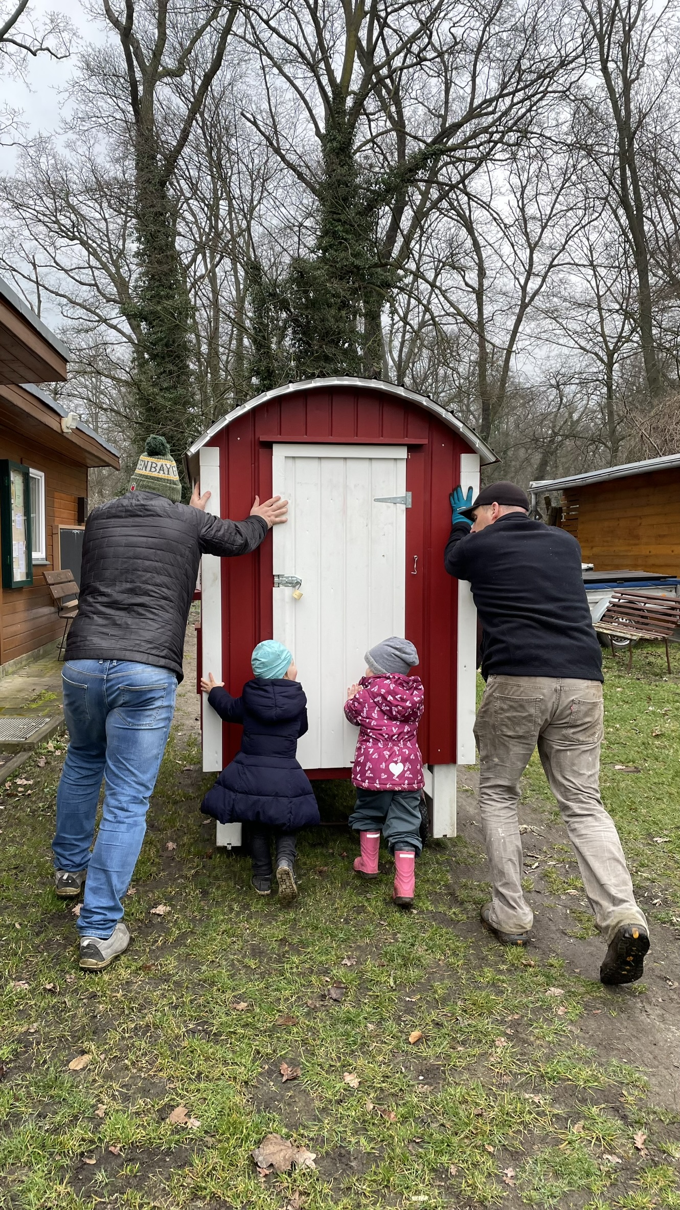 Umzug eines Kleinen Bauwagens