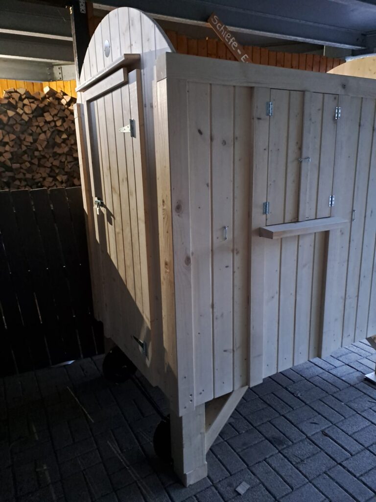 Das Dach des Kleinen Bauwagens entsteht