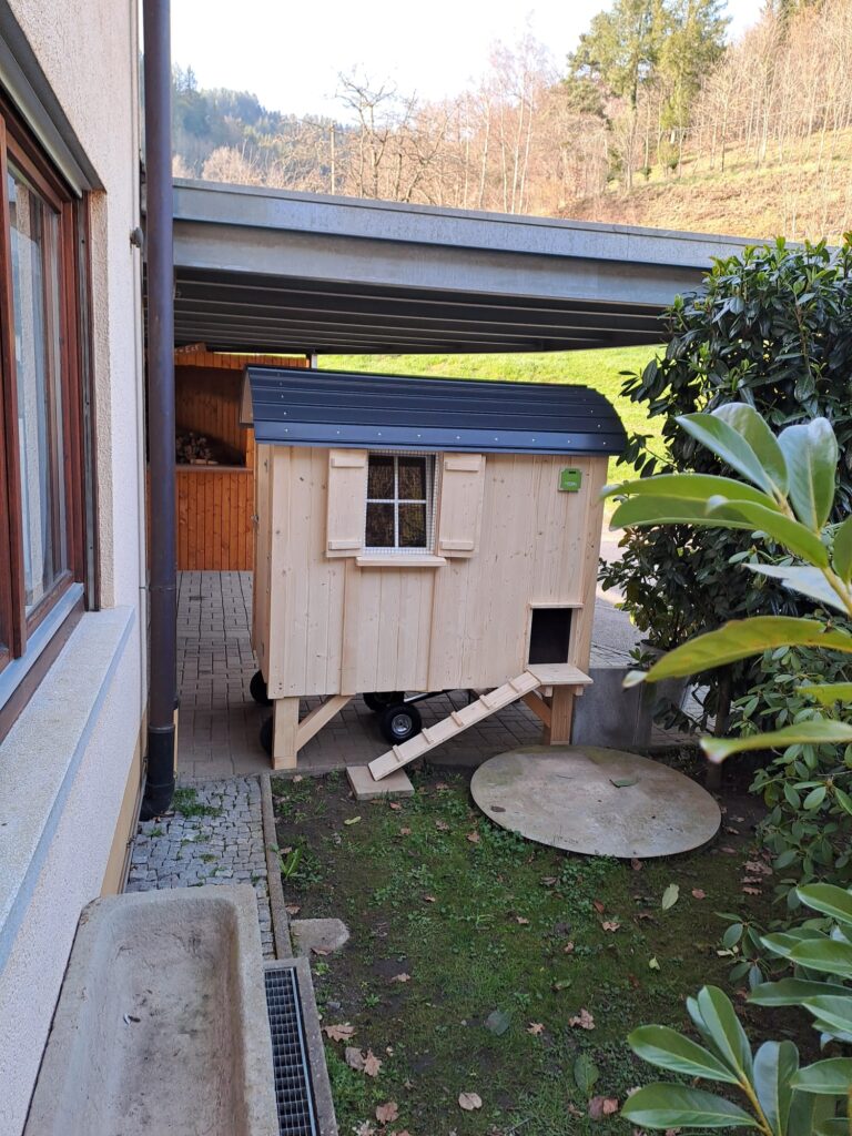 Der Kleine Bauwagen im Garten eines Kunden